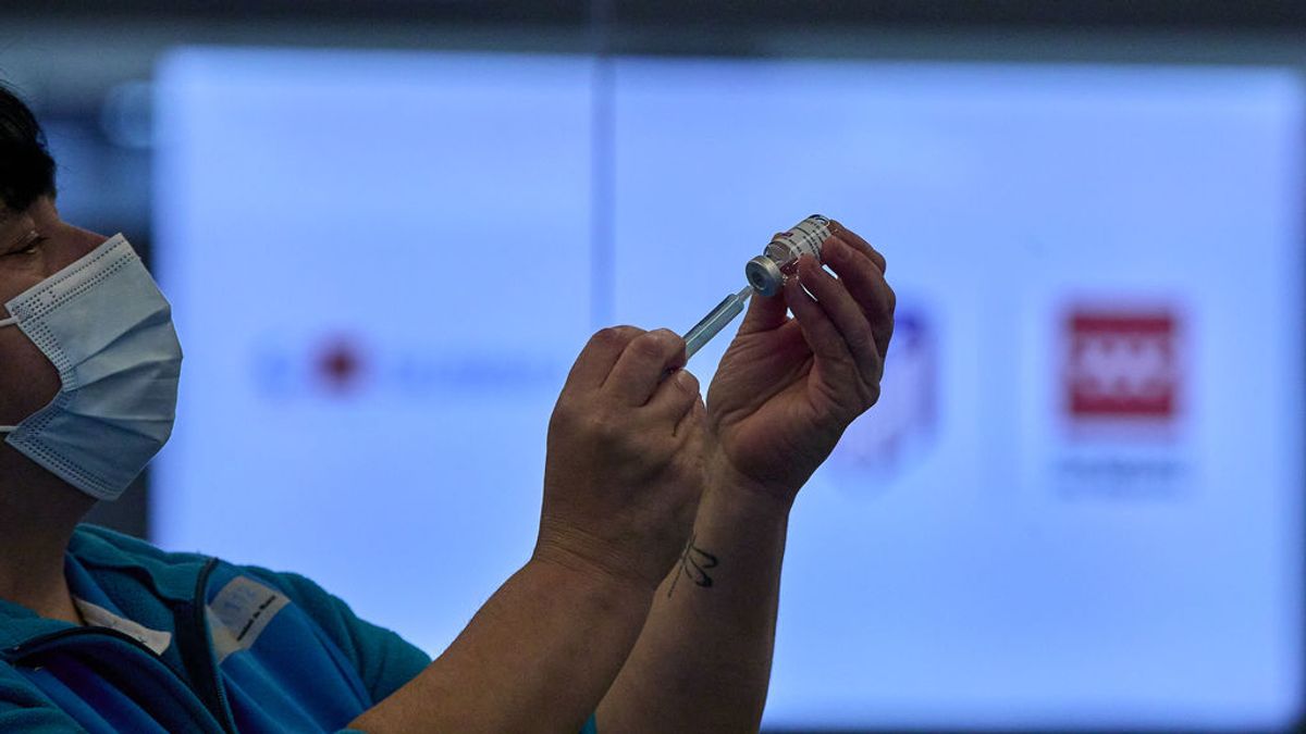 Sanidad retrasa al menos cuatro semanas la decisión sobre la segunda dosis de AstraZeneca Sanidad retrasa al menos cuatro semanas la decisión sobre la segunda dosis de AstraZeneca