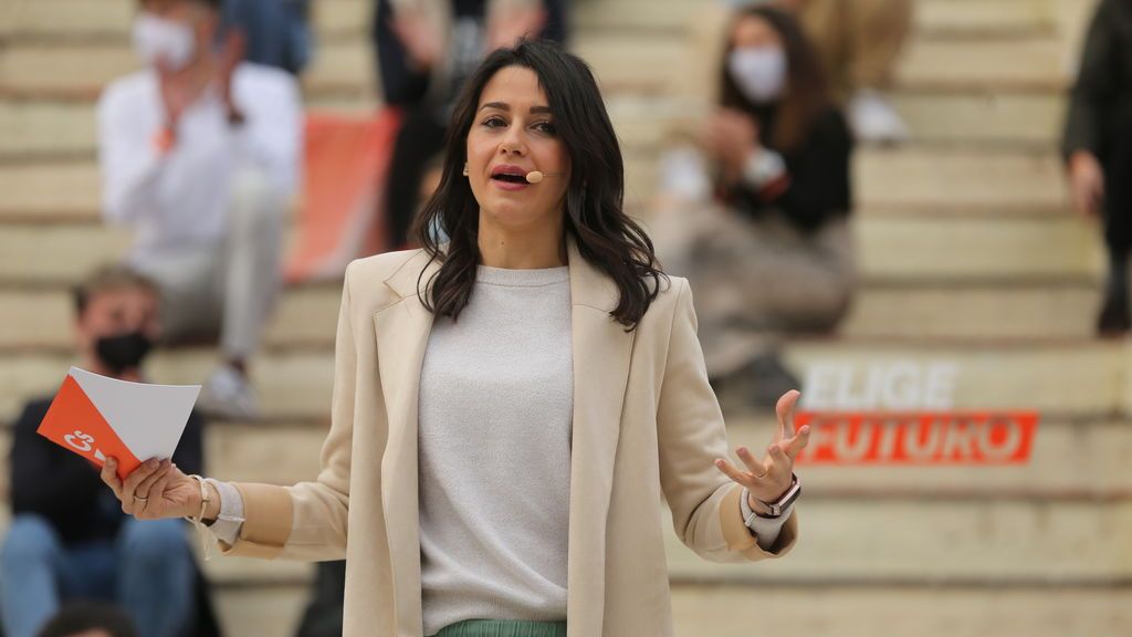 Arrimadas exige a Iglesias que condene la agresión de dos miembros de Podemos a policías en el mitin de Vox Arrimadas exige a Iglesias que condene la agresión de dos miembros de Podemos a policías en el mitin de Vox