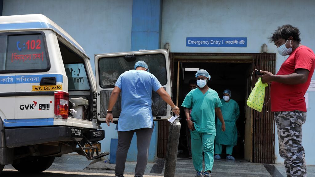 Al menos 15 muertos en un incendio en hospital para casos de covid en India