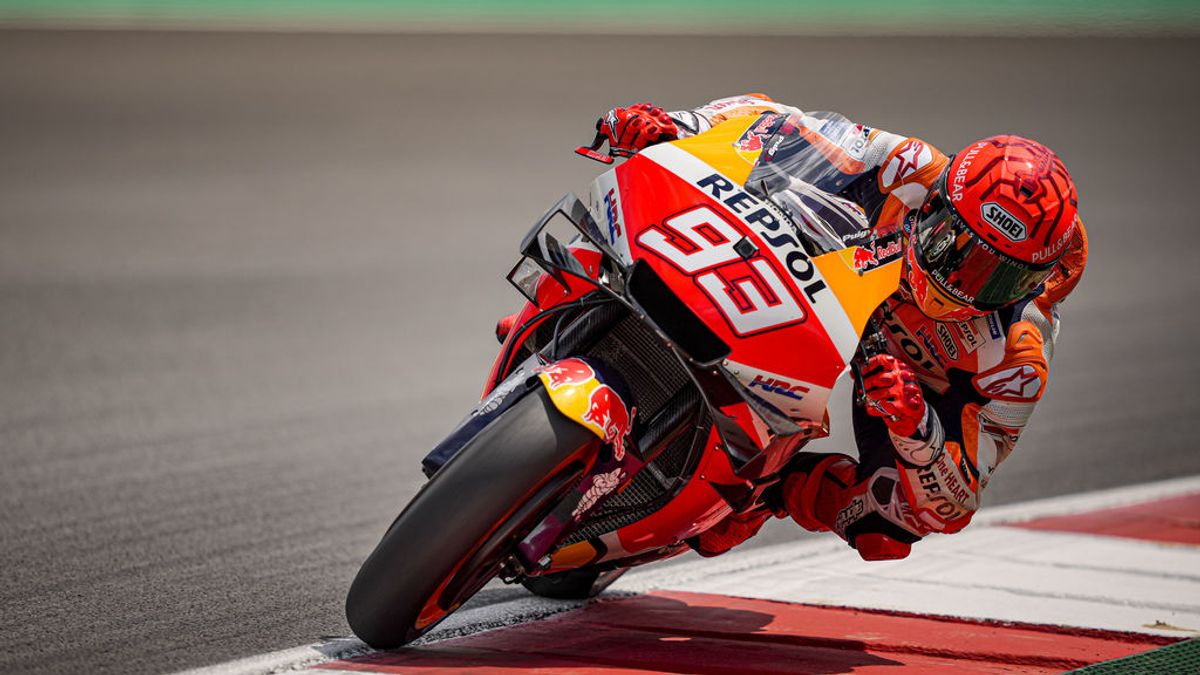 Marc Márquez sufre una aparatosa caída en Jerez un año después de su lesión en el mismo circuito Marc Márquez sufre una aparatosa caída en Jerez un año después de su lesión en el mismo circuito