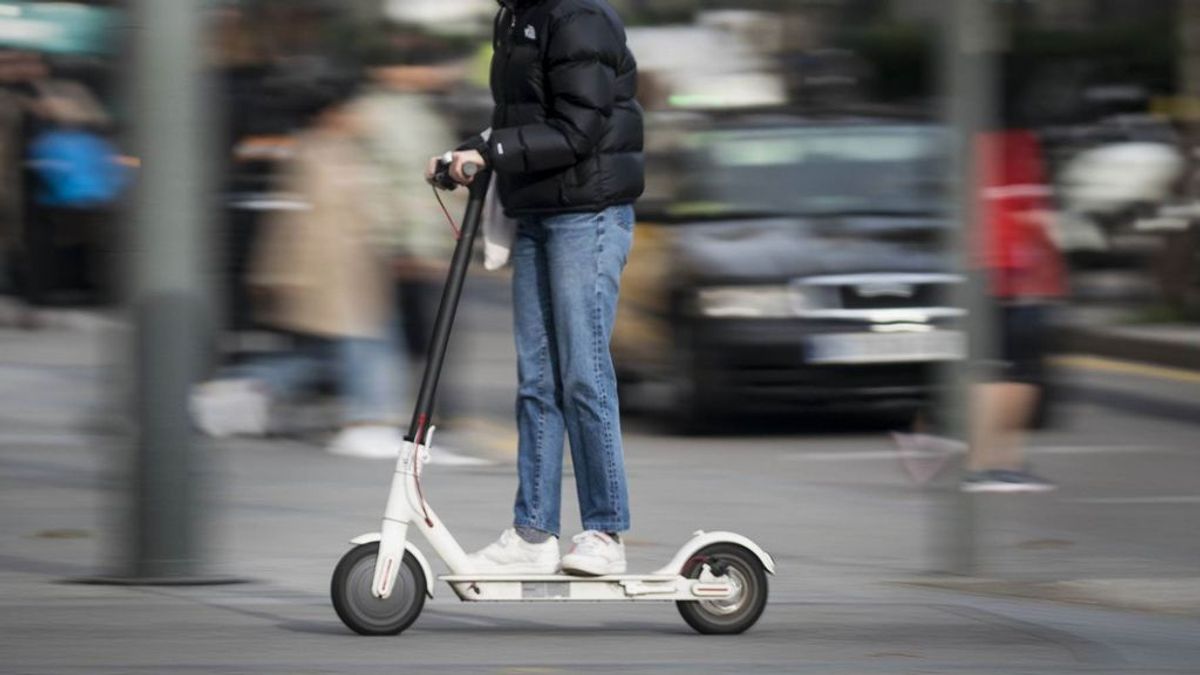 La Generalitat apoya a Barcelona en obligar que los patinetes circulen con seguro, casco y timbre La Generalitat apoya a Barcelona en obligar que los patinetes circulen con seguro, casco y timbre