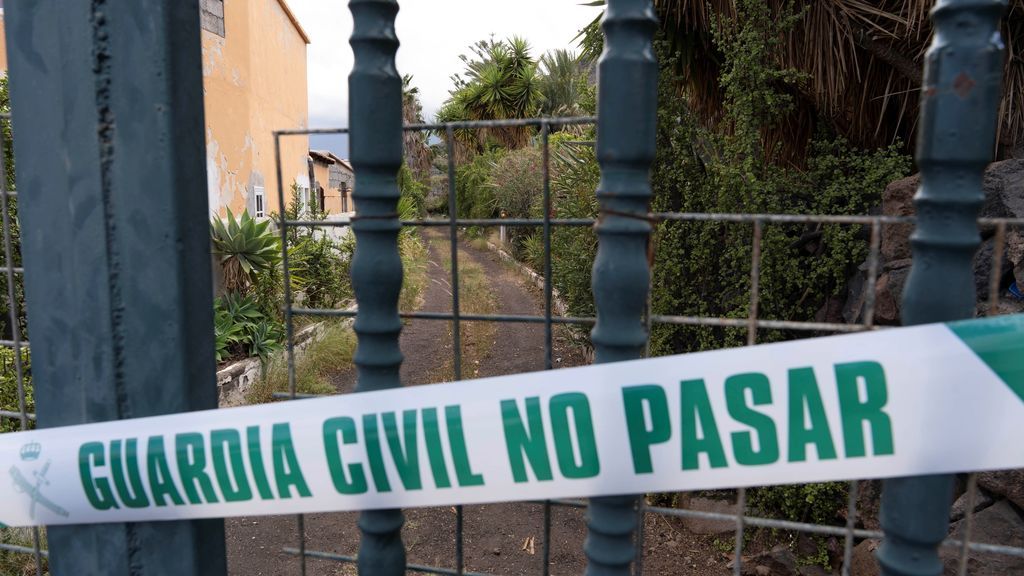 Un amplio dispositivo de la Guardia Civil registra la casa del padre de las niñas desparecidas en Tenerife