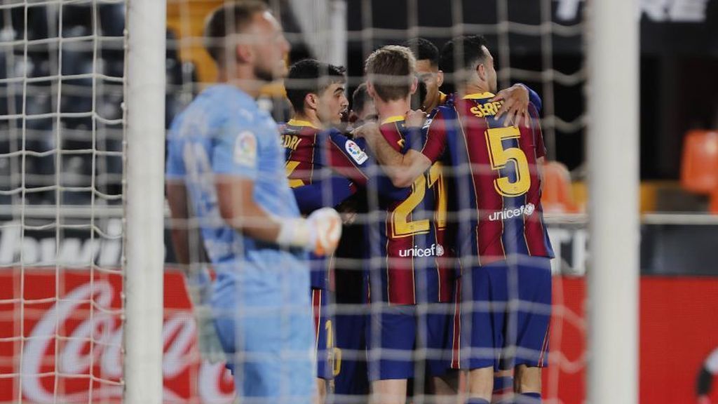 El Barcelona remonta ante el Valencia y sigue en el tren de la Liga (2-3) El Barcelona remonta ante el Valencia y sigue en el tren de la Liga (2-3)