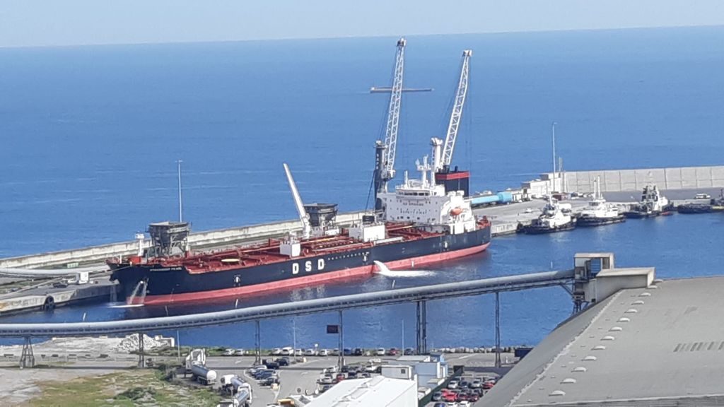 Confinado un buque en el Puerto de Bilbao tras ingresar dos tripulantes, de nacionalidad india, con Covid Confinado un buque en el Puerto de Bilbao tras ingresar dos tripulantes, de nacionalidad india, con Covid