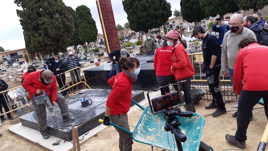 Comienza la exhumación de los 197 represaliados del franquismo enterrados en la "fosa de la cultura" en Valencia Comienza la exhumación de los 197 represaliados del franquismo enterrados en la "fosa de la cultura" en Valencia