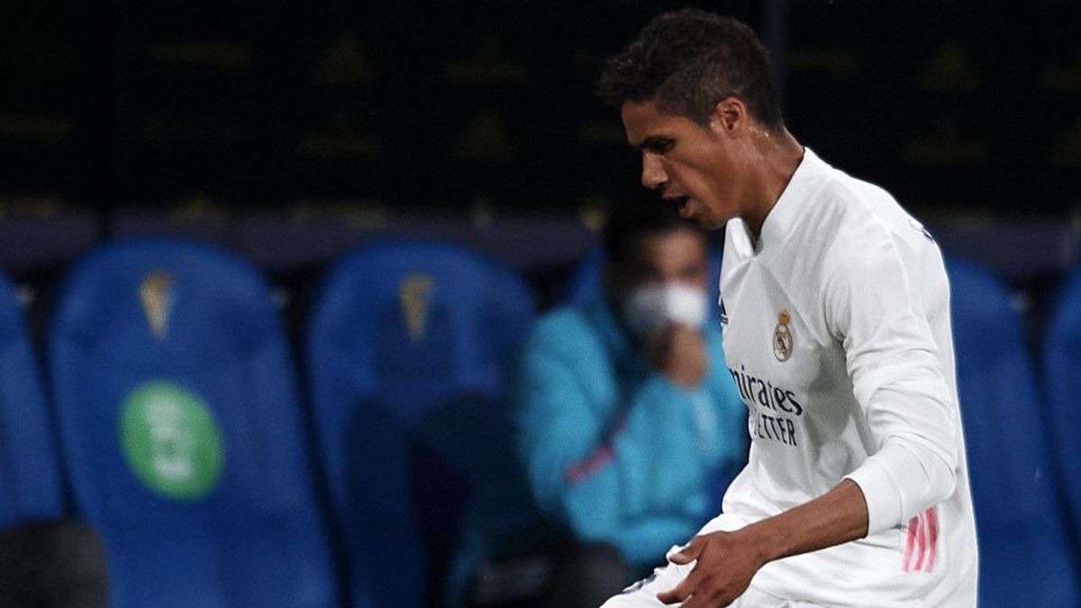 Varane se rompe en el momento más complicado: el Madrid se juega el doblete y su futuro no está claro Varane se rompe en el momento más complicado: el Madrid se juega el doblete y su futuro no está claro