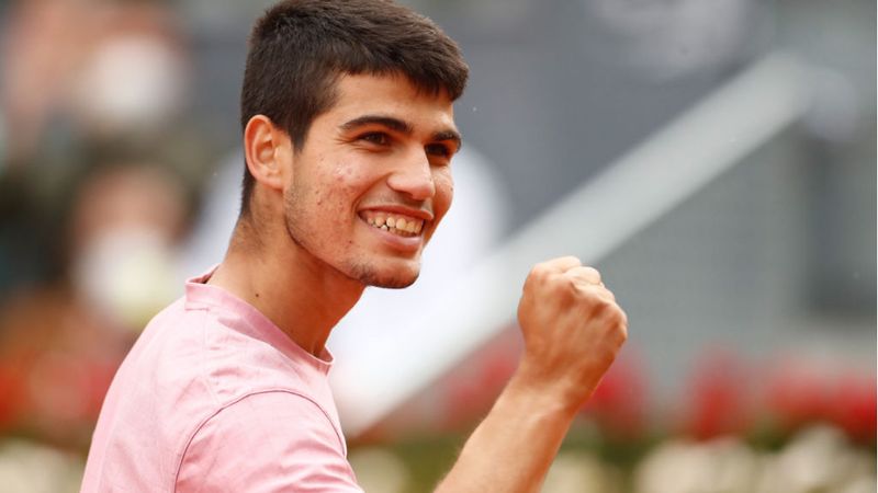carlos alcaraz se enfrenta  rafa nadal el  de su  cumpleanos nius