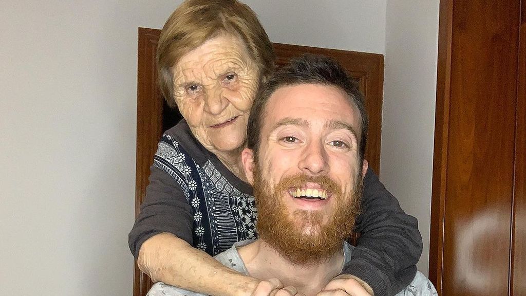 Se llama Rosa, tiene 80 años y es la nueva estrella de TikTok gracias a su nieto