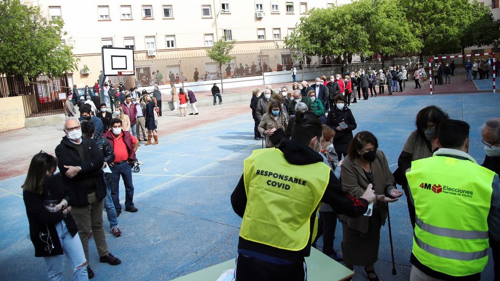 Colas para votar en las elecciones de Madrid