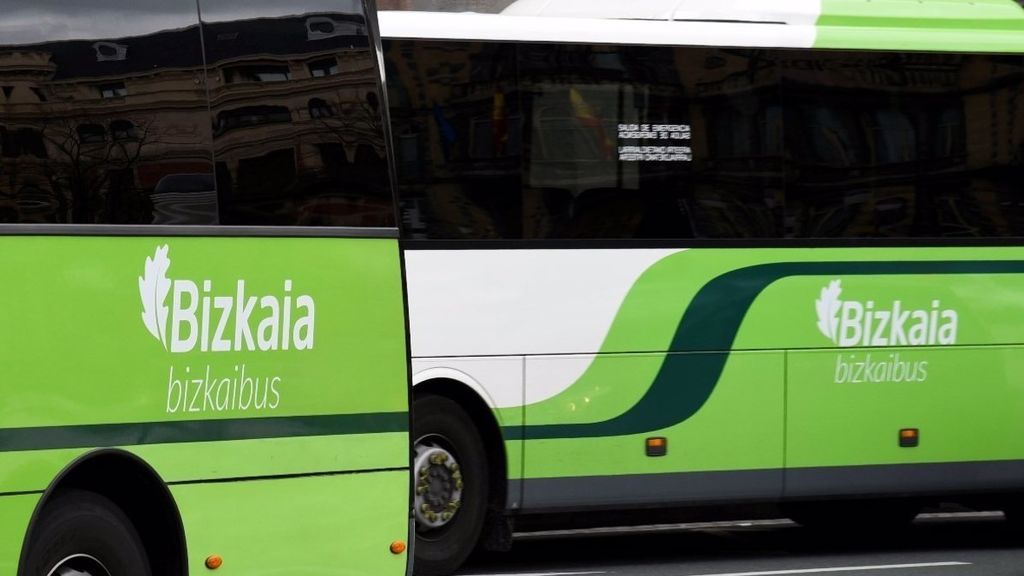 Acuchillan a un conductor de autobús por obligar a un usuario a ponerse la mascarilla Acuchillan a un conductor de autobús por obligar a un usuario a ponerse la mascarilla