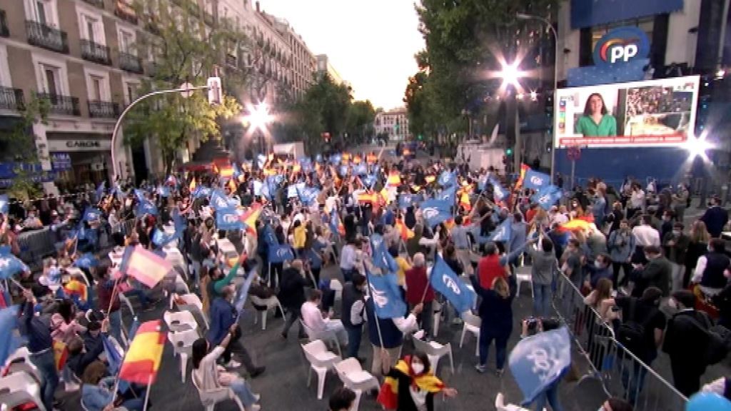 Las celebraciones electorales de Madrid se saltan el toque de queda Las celebraciones electorales de Madrid se saltan el toque de queda