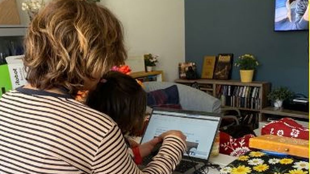 Elecciones en Madrid en lectivo y trabajando, las familias agudizan el ingenio para conseguir conciliar Elecciones en Madrid en lectivo y trabajando, las familias agudizan el ingenio para conseguir conciliar