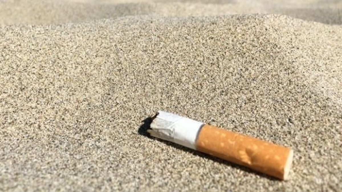 Las colillas arrojadas en la playa, fuente de metales pesados en el océano, según un estudio Las colillas arrojadas en la playa, fuente de metales pesados en el océano, según un estudio