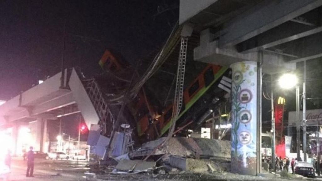 Accidente en el metro de México al desplomarse un puente al paso del tren