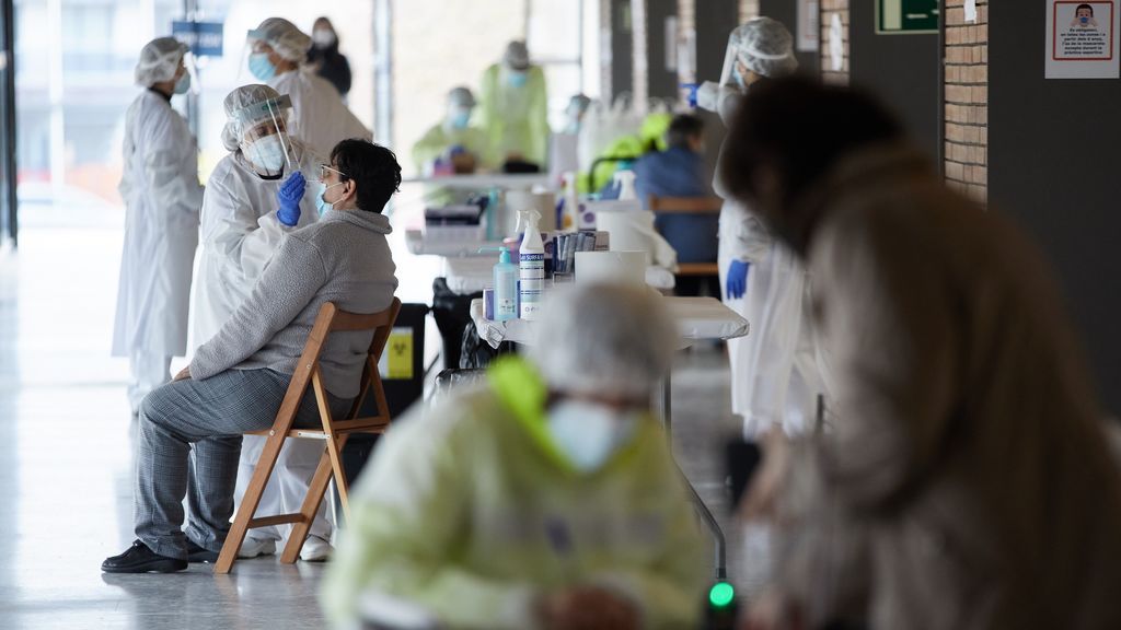 Madrid mantiene a la baja los casos pero suben los hospitalizados Madrid mantiene a la baja los casos pero suben los hospitalizados