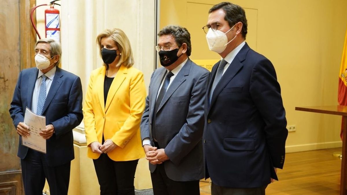 Escrivá firma un acuerdo con las mutuas para que ayuden a vacunar "de forma inmediata" Escrivá firma un acuerdo con las mutuas para que ayuden a vacunar "de forma inmediata"