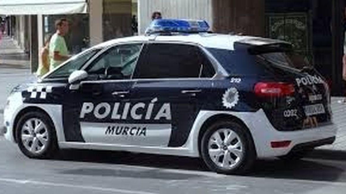 Una menor denuncia en Murcia a un amigo que le obligó a firmar un contrato de "sumisión sexual" Una menor denuncia en Murcia a un amigo que le obligó a firmar un contrato de "sumisión sexual"