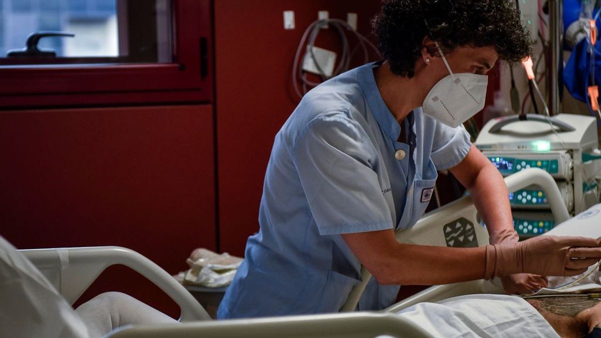 Siguen descendiendo los hospitalizados por covid en España Siguen descendiendo los hospitalizados por covid en España