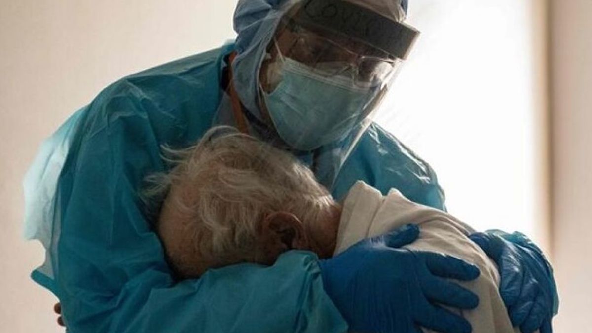 Un anciano de 85 años y hospitalizado con covid cede su cama a un joven para que sobreviva