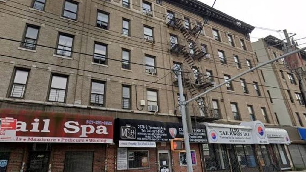 Un niño de tres años cae desde la ventana de un quinto piso en Nueva York