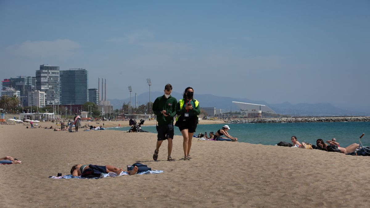 Barcelona controlará el aforo en sus playas como el verano pasado Barcelona controlará el aforo en sus playas como el verano pasado