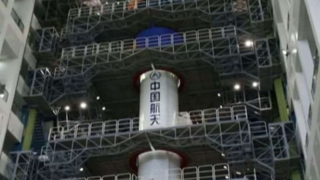 Mirando al cielo: pendientes de un cohete chino que entrará en la atmósfera este fin de semana