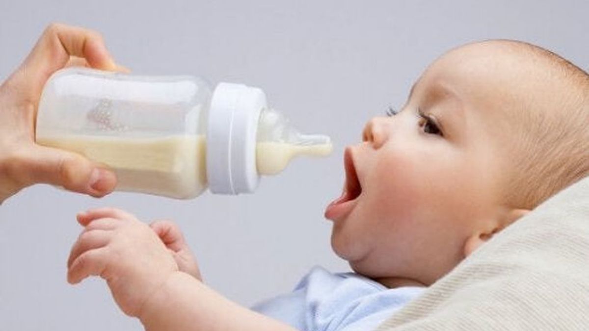 ¿Qué tipo de leche para bebés tengo que utilizar en cada etapa y en qué cantidad? Estas son todas las recomendaciones.