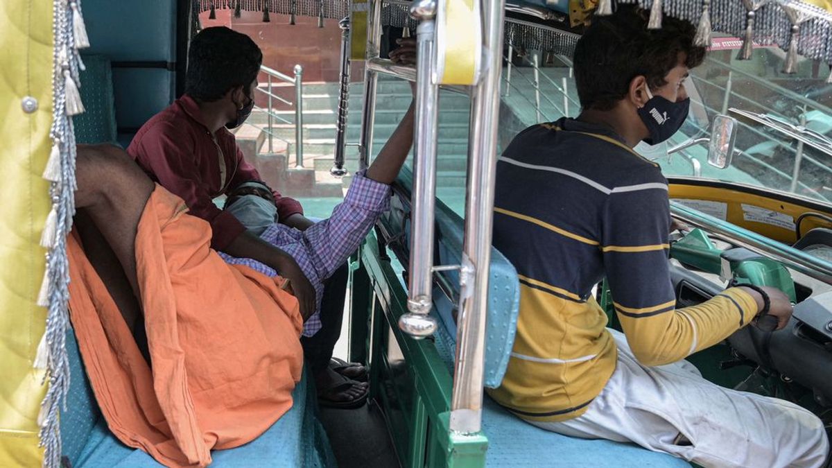 India bate un nuevo récord al registrar más de 4.000 muertes por coronavirus en un solo día India bate un nuevo récord al registrar más de 4.000 muertes por coronavirus en un solo día