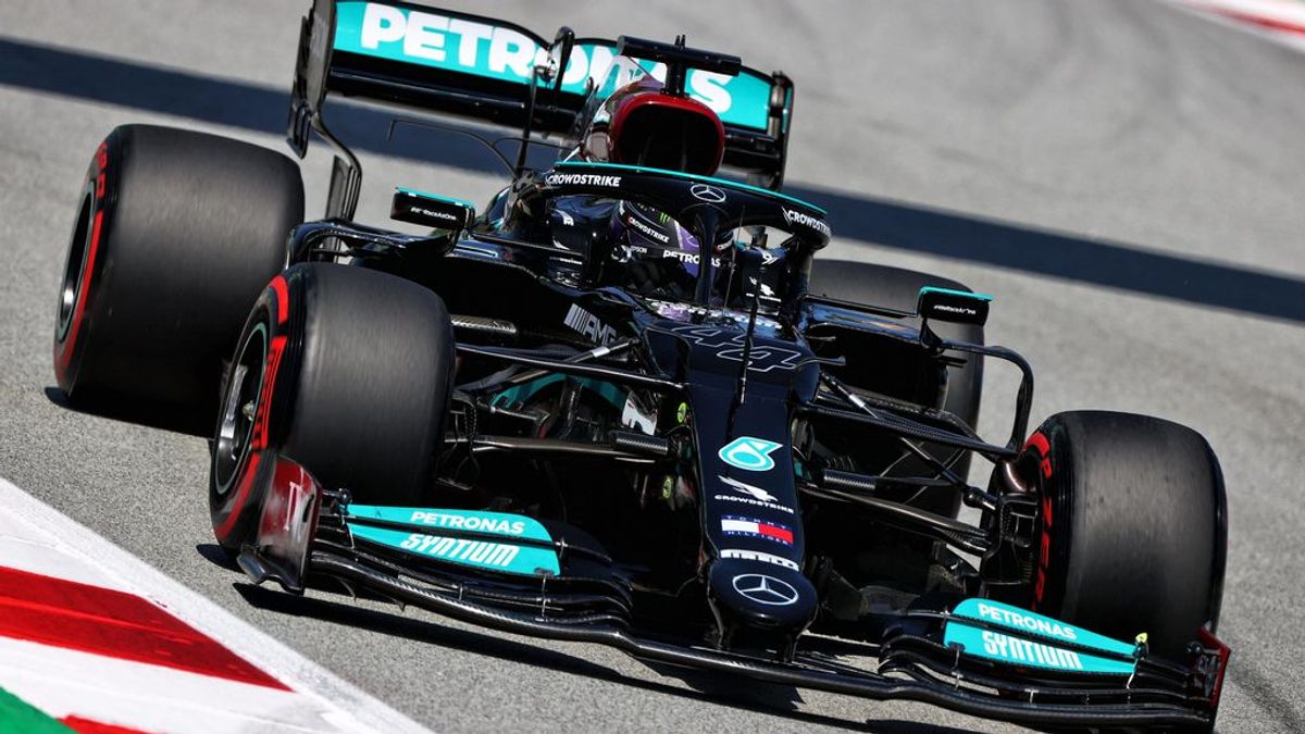 Hamilton se lleva la pole en Montmeló: Sainz, sexto y Alonso, décimo
