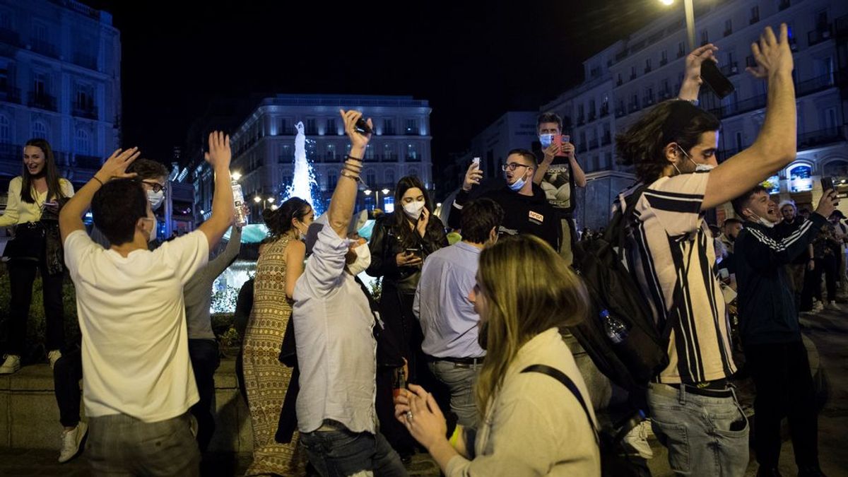 De Ponzano a Malasaña: estallido juvenil en Madrid por el fin del estado de alarma De Ponzano a Malasaña: estallido juvenil en Madrid por el fin del estado de alarma