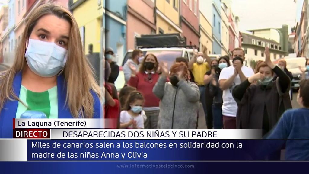 Aplausos, globos y pancartas por las niñas desaparecidas en Tenerife: piden a su padre que las devuelva