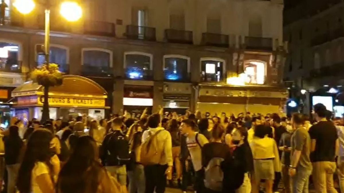 La Policía Municipal de Madrid ha realizado más de 450 intervenciones por aglomeraciones esta noche La Policía Municipal de Madrid ha realizado más de 450 intervenciones por aglomeraciones esta noche
