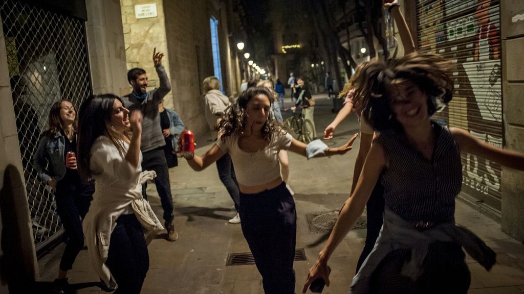 Aglomeraciones en el centro de Barcelona tras el fin del estado de alarma