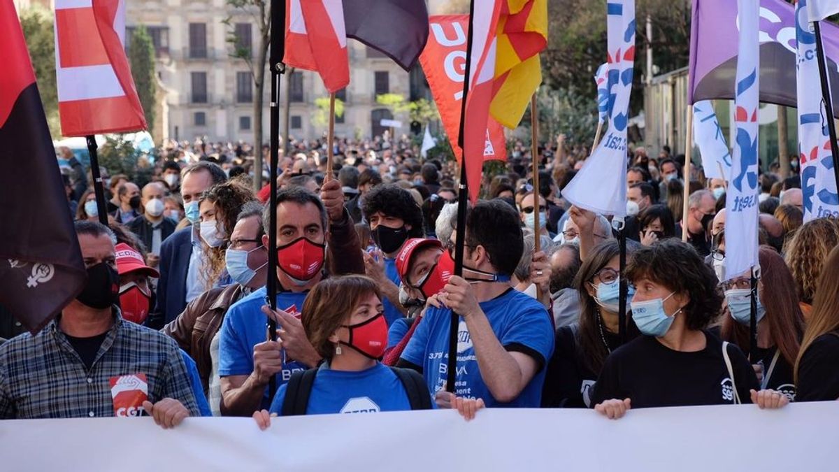 Más de 6.000 trabajadores se movilizan contra el ERE de BBVA en 15 ciudades españolas, según CC.OO. Más de 6.000 trabajadores se movilizan contra el ERE de BBVA en 15 ciudades españolas, según CC.OO.