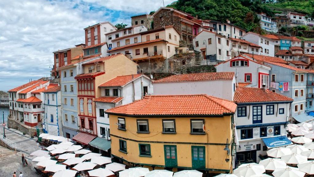 Vacaciones por la playa: cinco pueblos costeros imprescindibles en España