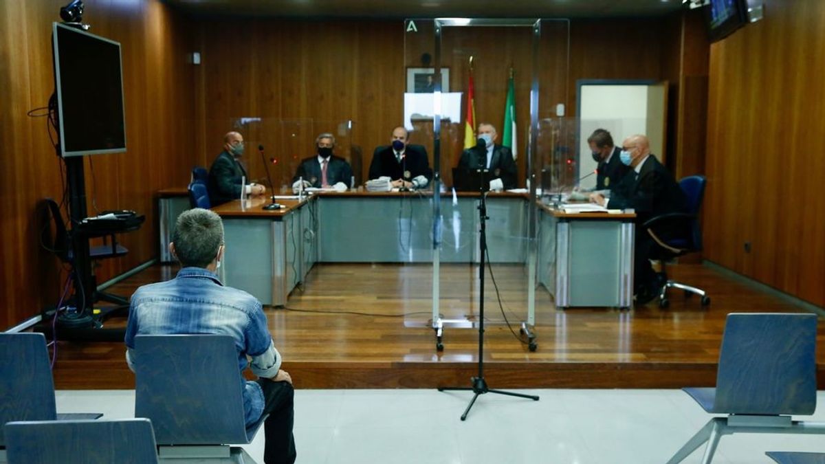 Ocho años de cárcel por agredir a una mujer que saltó por una ventana en Marbella para huir de él Ocho años de cárcel por agredir a una mujer que saltó por una ventana en Marbella para huir de él