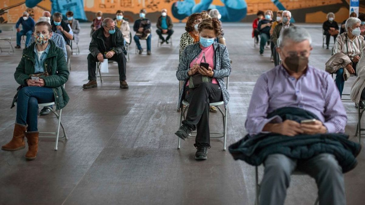 Los contagios siguen en descenso en España Los contagios siguen en descenso en España