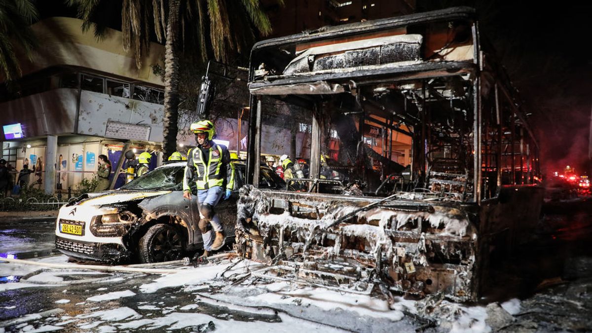 Al menos un muerto y ocho heridos en Tel Aviv tras un ataque con 130 cohetes de Hamas Al menos un muerto y ocho heridos en Tel Aviv tras un ataque con 130 cohetes de Hamas