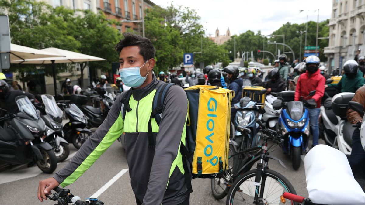 Deliveroo, Stuart, Glovo y Uber Eats denuncian que la ley 'rider' se ha aprobado sin debate parlamentario Deliveroo, Stuart, Glovo y Uber Eats denuncian que la ley 'rider' se ha aprobado sin debate parlamentario