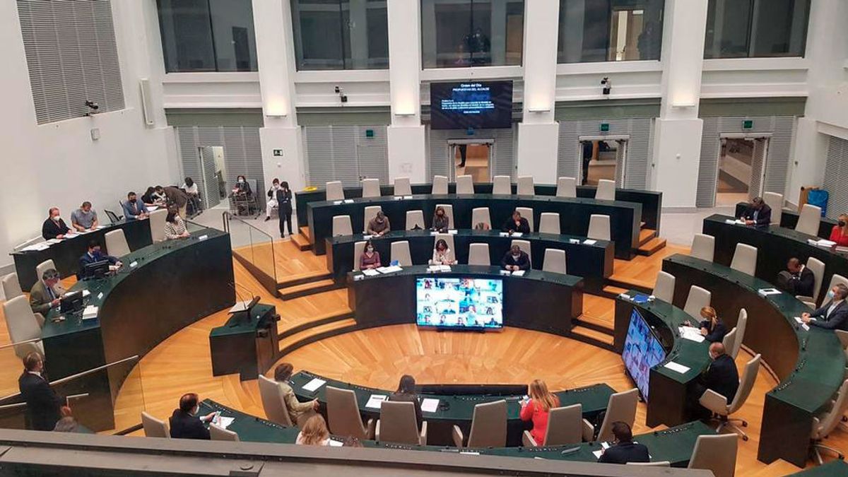 La Medalla de Honor a Ana Botella: ¿quién ha votado a favor y quién en contra? La Medalla de Honor a Ana Botella: ¿quién ha votado a favor y quién en contra?
