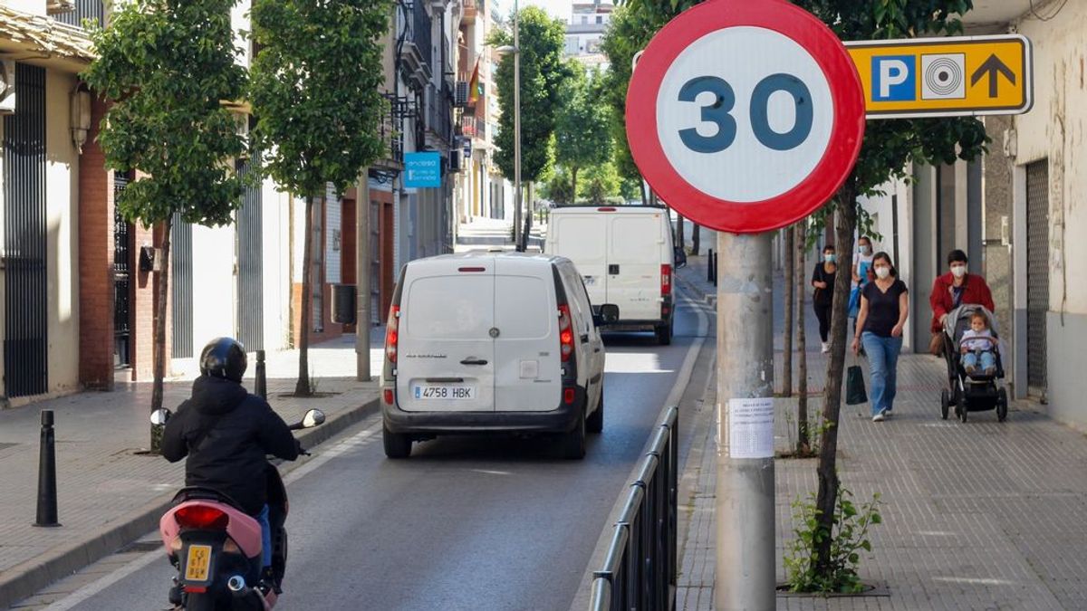 Pere Navarro, sobre la limitación a 30 km/h: "No es un tema de policía ni de radares. Es más de convencer" Pere Navarro, sobre la limitación a 30 km/h: "No es un tema de policía ni de radares. Es más de convencer"
