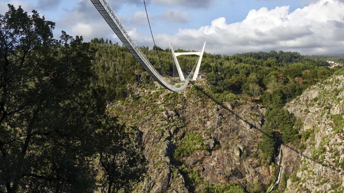 ¿Te atreverías a cruzarlo? Portugal inaugura el puente colgante más largo del mundo