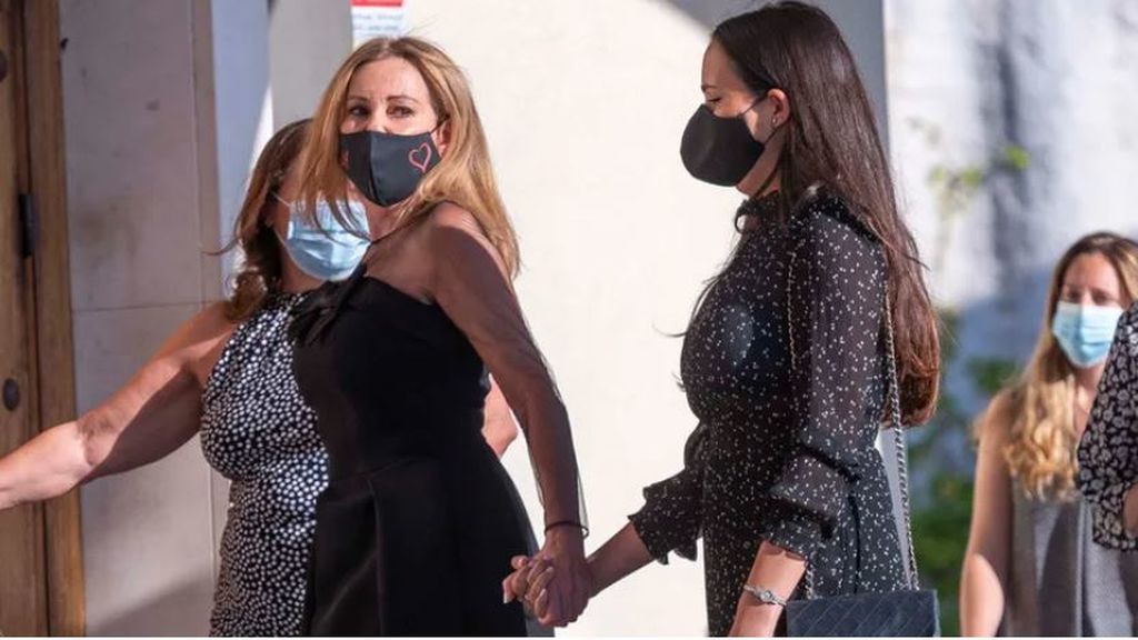 Ana Obregón y Carolina Monje en el funeral de Aless