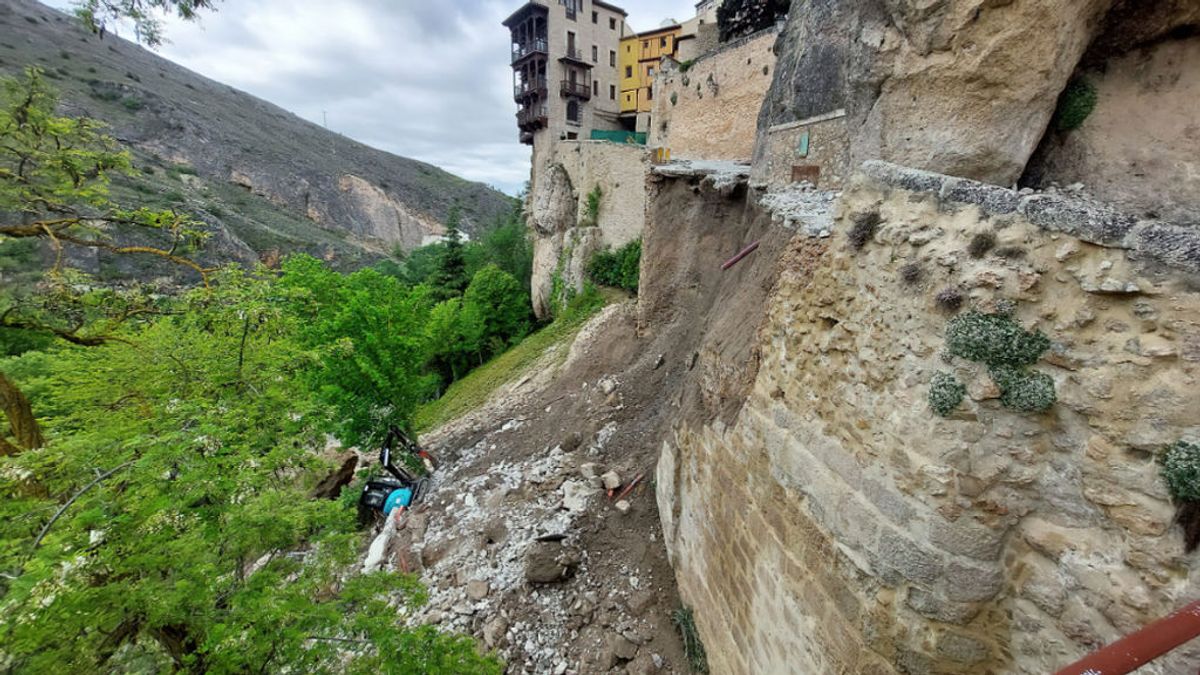 Se derrumba el principal acceso peatonal a las Casas Colgadas de Cuenca Se derrumba el principal acceso peatonal a las Casas Colgadas de Cuenca