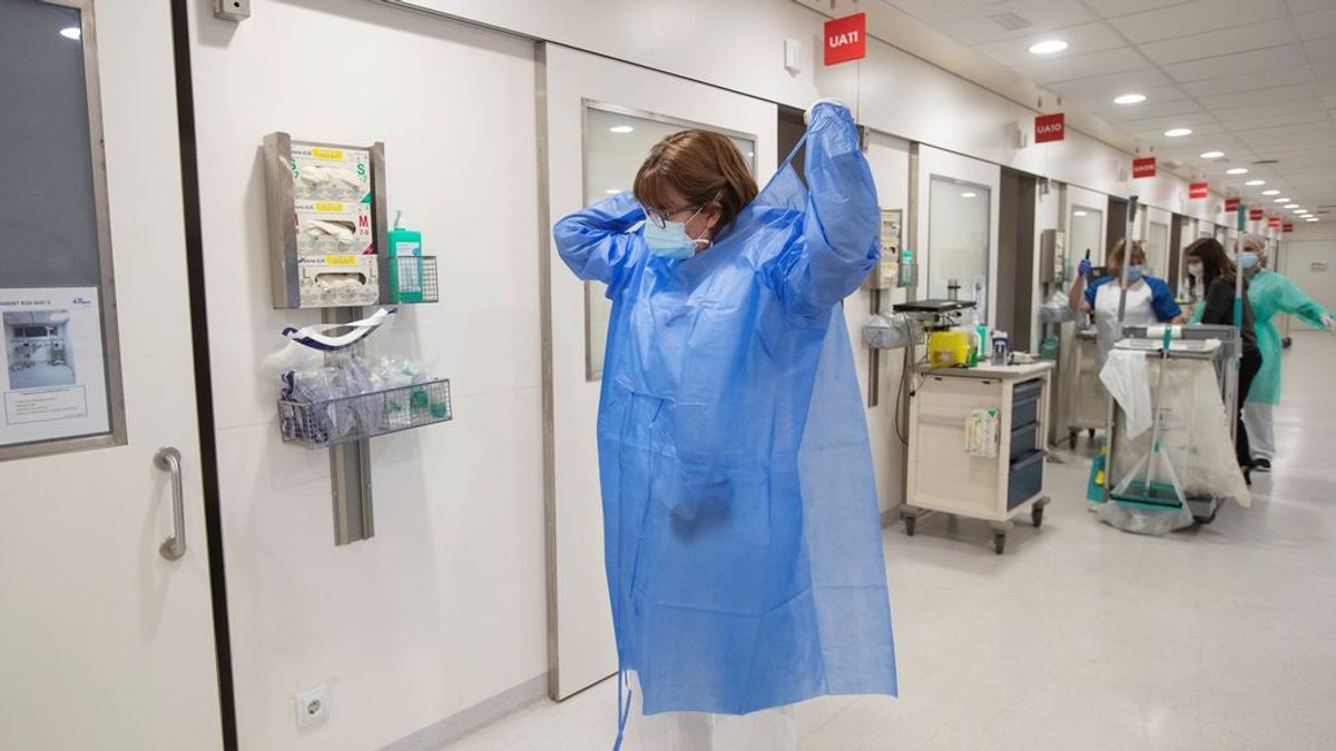 Sanidad añade 108 muertos y los hospitalizados bajan a 7.696 Sanidad añade 108 muertos y los hospitalizados bajan a 7.696
