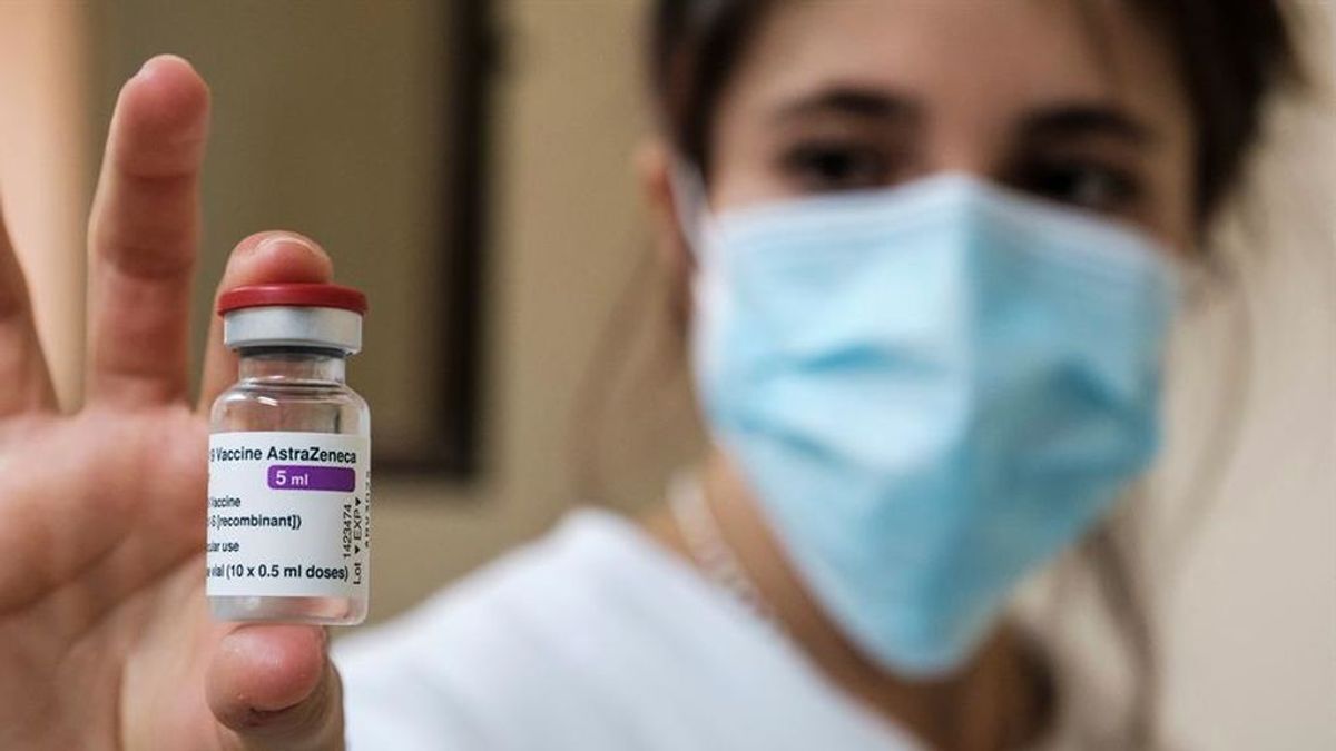 Ayuso amenaza a Sanidad con poner la segunda dosis de Astrazeneca "en los próximos días o semanas" Ayuso amenaza a Sanidad con poner la segunda dosis de Astrazeneca "en los próximos días o semanas"