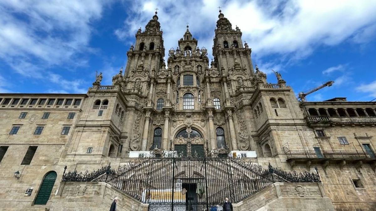La Catedral de Santiago se quita los andamios tras ocho años de obras de restauración La Catedral de Santiago se quita los andamios tras ocho años de obras de restauración