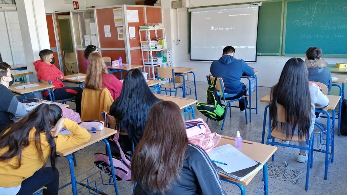 Extremadura plantea vacunar a escolares de entre 12 y 16 años antes de que comience el próximo curso Extremadura plantea vacunar a escolares de entre 12 y 16 años antes de que comience el próximo curso