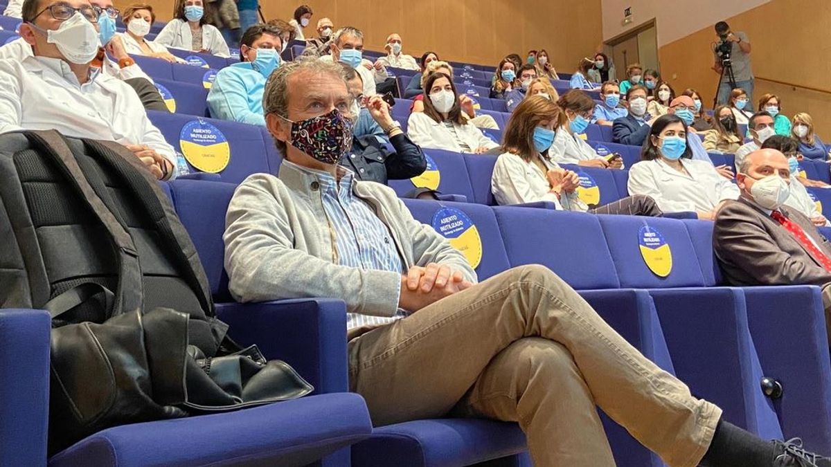 Simón dice que dejar la mascarilla antes de tener un 70% de vacunados sería "dar un paso atrás" Simón dice que dejar la mascarilla antes de tener un 70% de vacunados sería "dar un paso atrás"