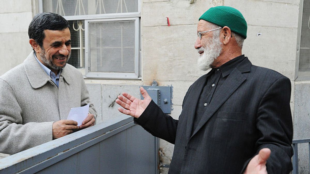Ahmadineyad presenta su candidatura a las elecciones presidenciales de junio en Irán Ahmadineyad presenta su candidatura a las elecciones presidenciales de junio en Irán